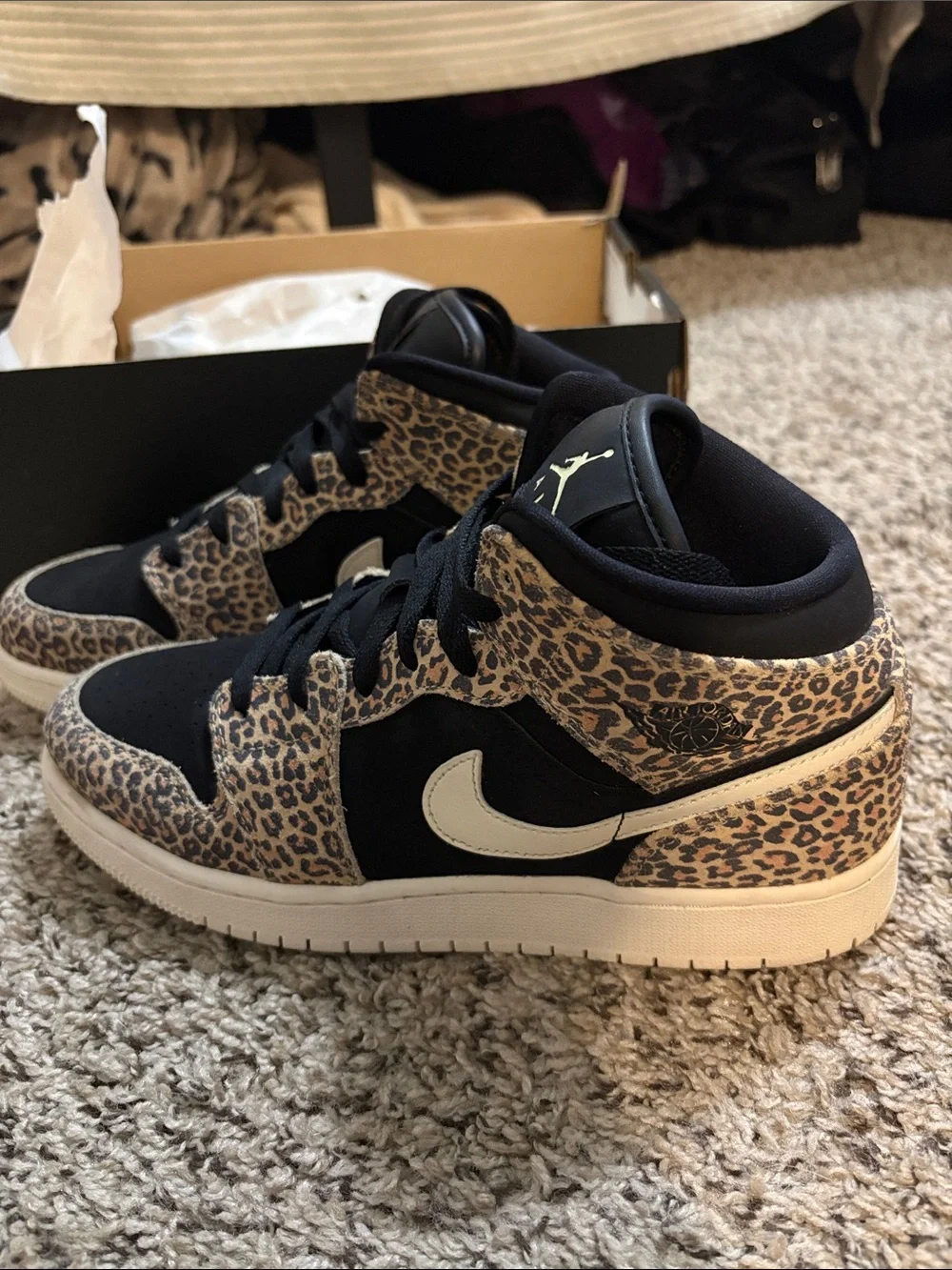 Air Jordan 1 Mid SE GS ‘Leopard’